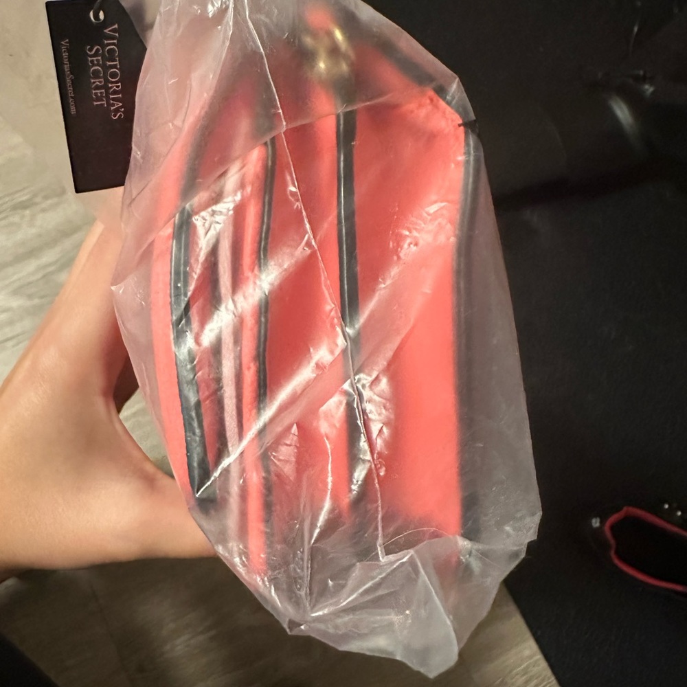Brand new coral pink purse - Picture 3 of 4